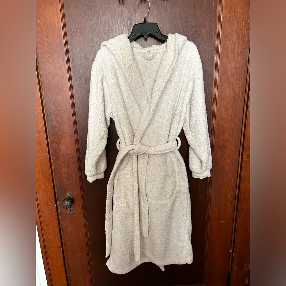 Pottery Barn women’s white full-length Sherpa robe, size M